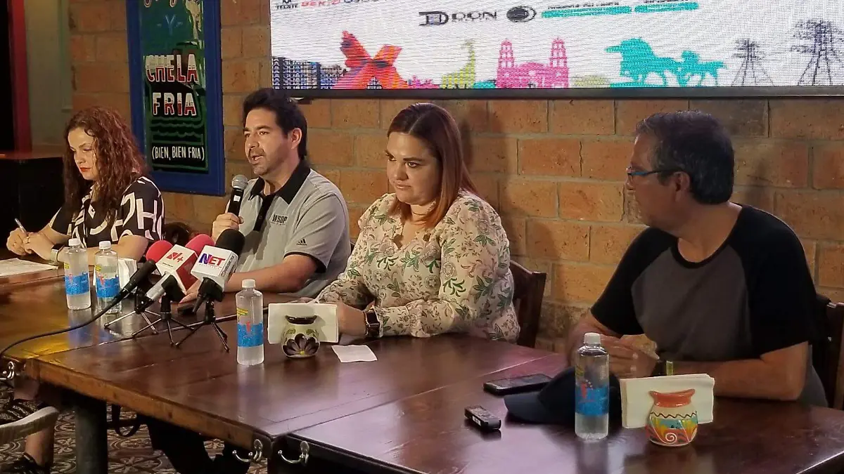 preparativos para la feria en las torres