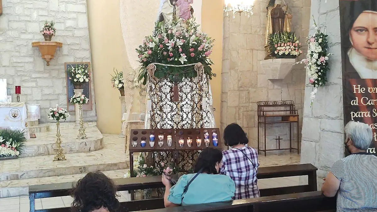 fieles a la Virgen del Carmen