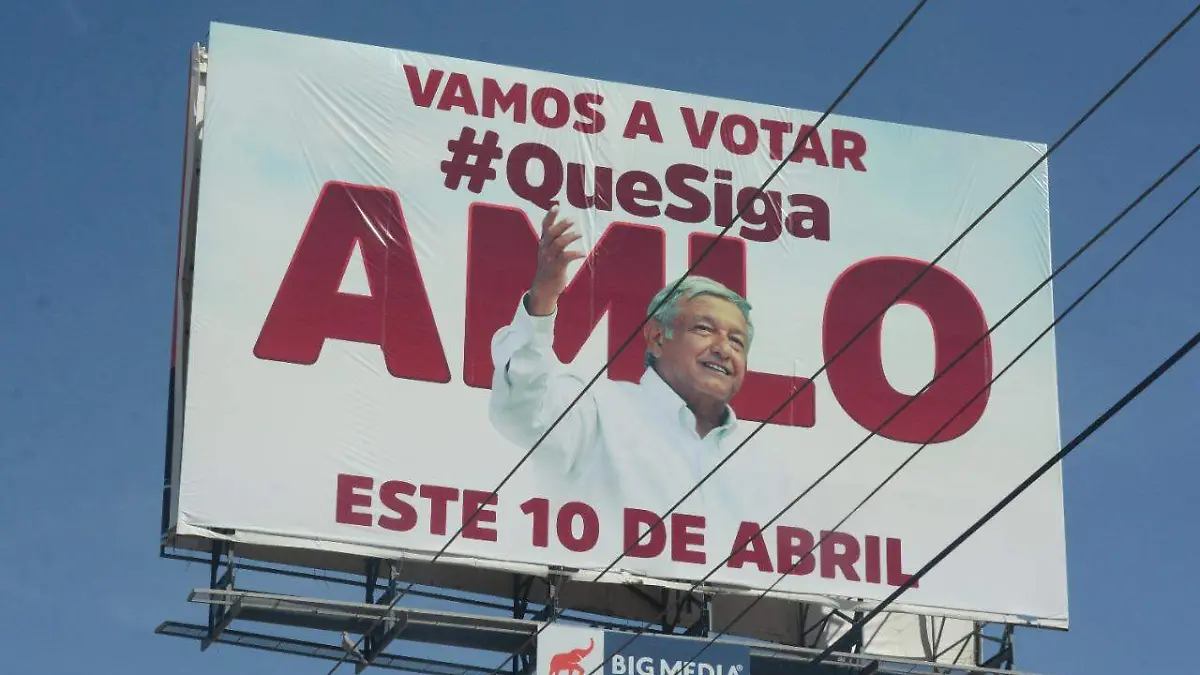 Espectaculares de AMLO
