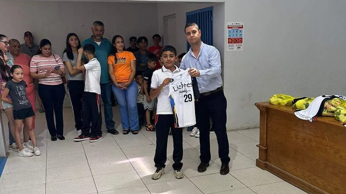NIÑOS JUGADORES