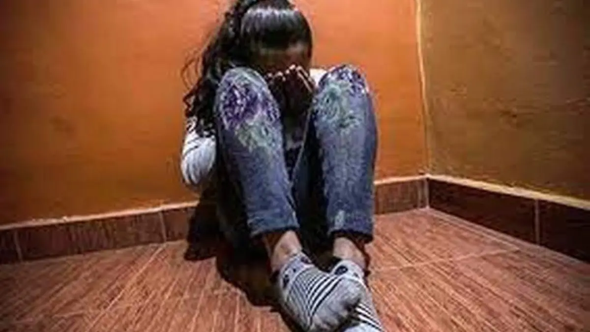 niña triste violencia infantil maltrato infantil