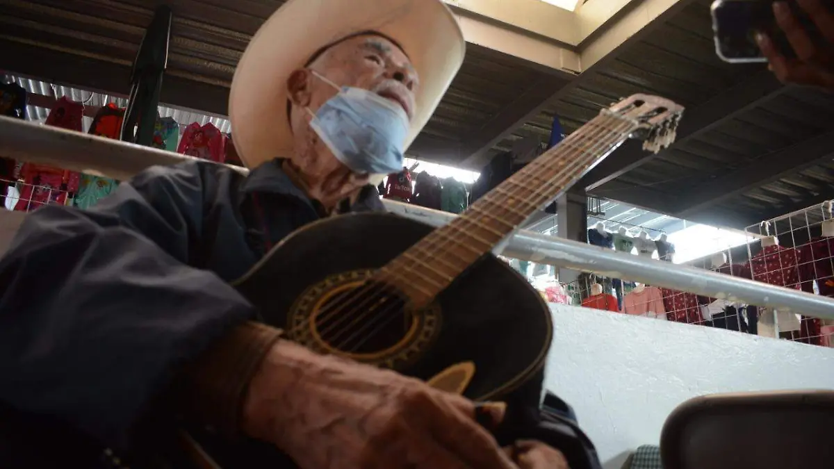 Cantante Manuel Amaya
