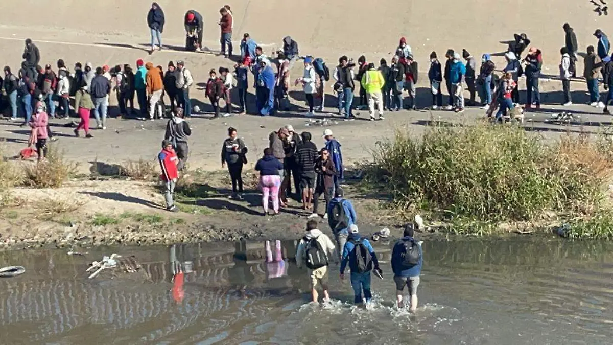 migrantes cruzando