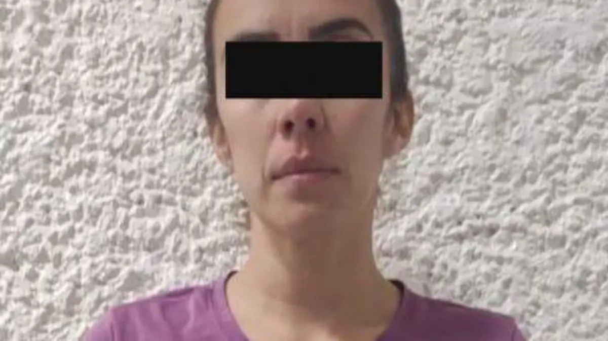 mujer detenida con dólares