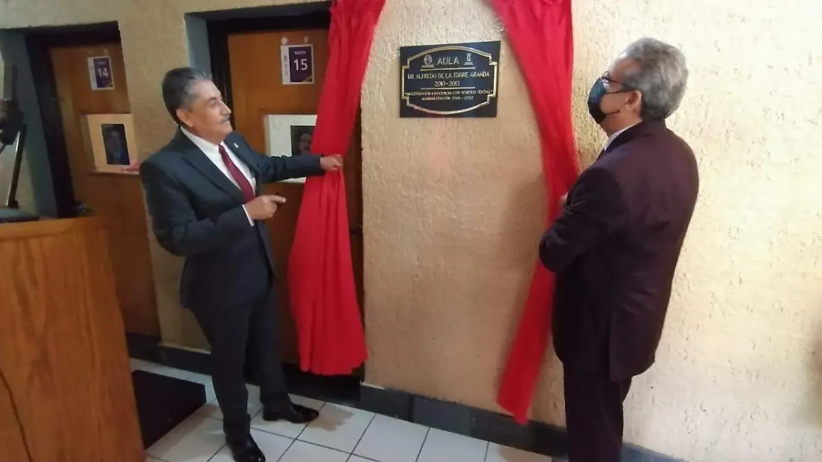 Develan placa