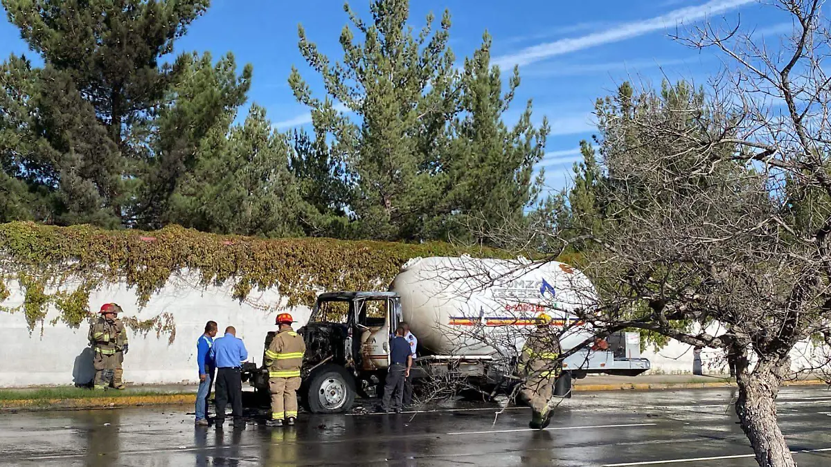 Se incendia pipa de gas 1