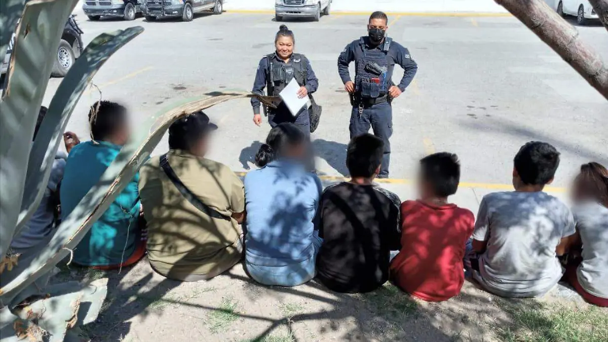 Rescatan a 12 migrantes 2