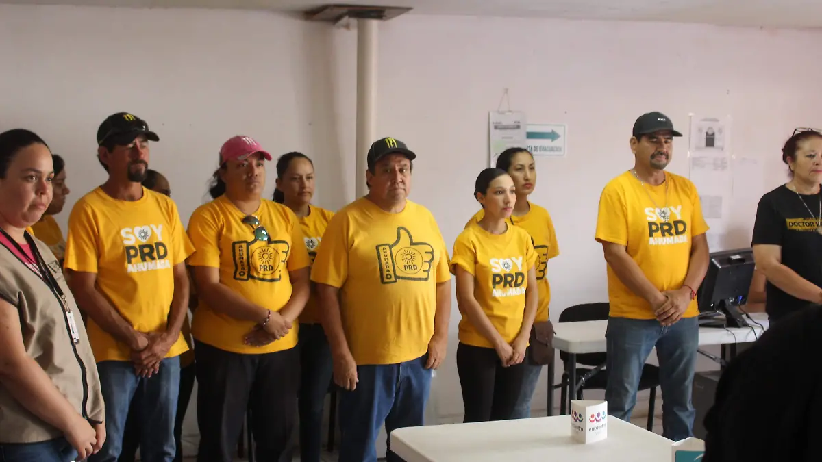 LOs ahora candidatos perredista que ganaron en 2018, este año no registraron planilla, pese a esto gobierno no podra difundir logros  - copia