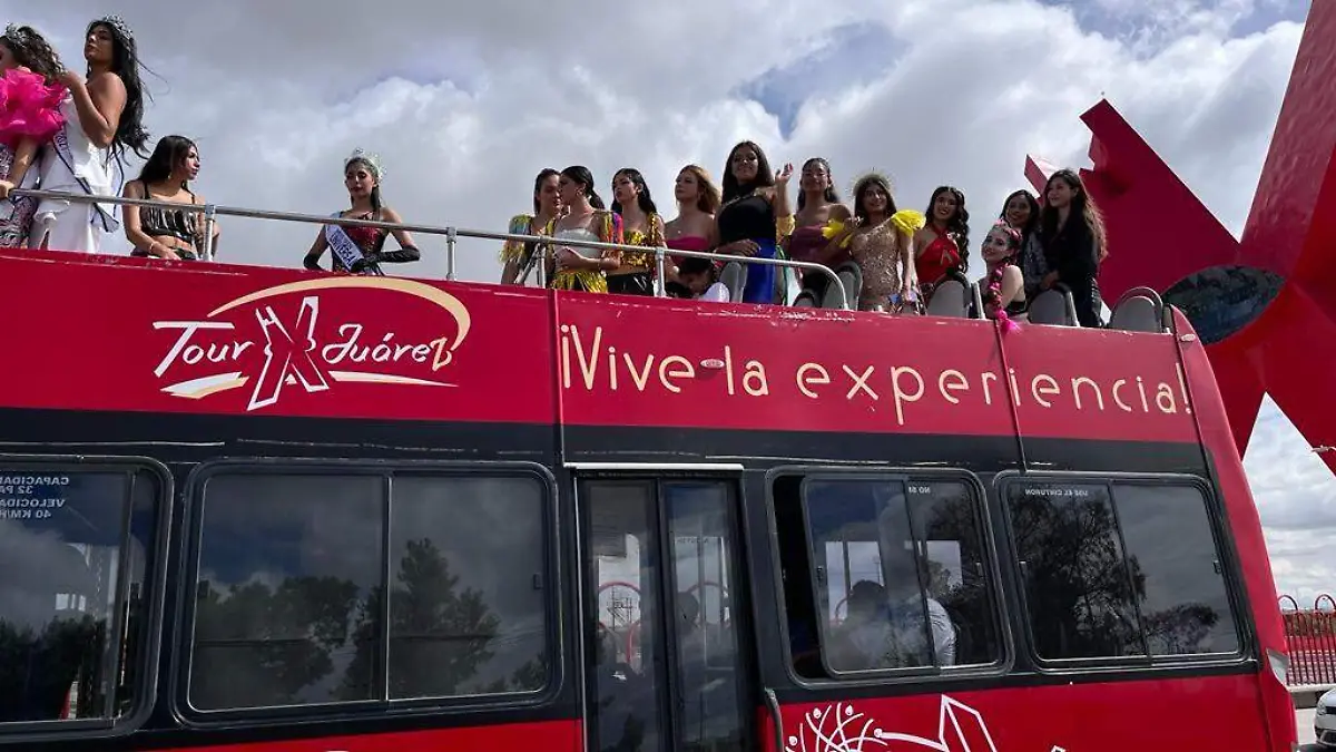 Desfile en honor a Juan Gabriel