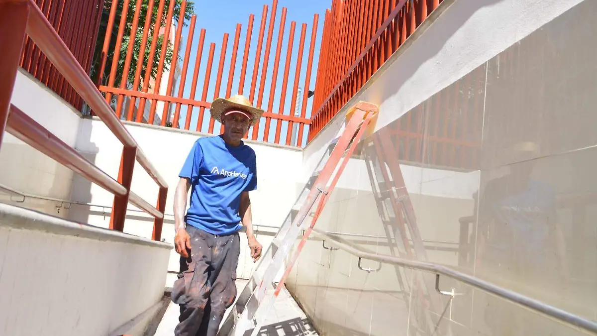 Túnel peatonal de la 16 