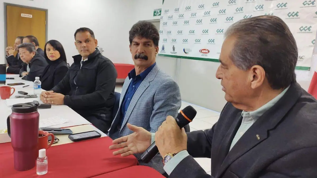 Empresarios con Loya