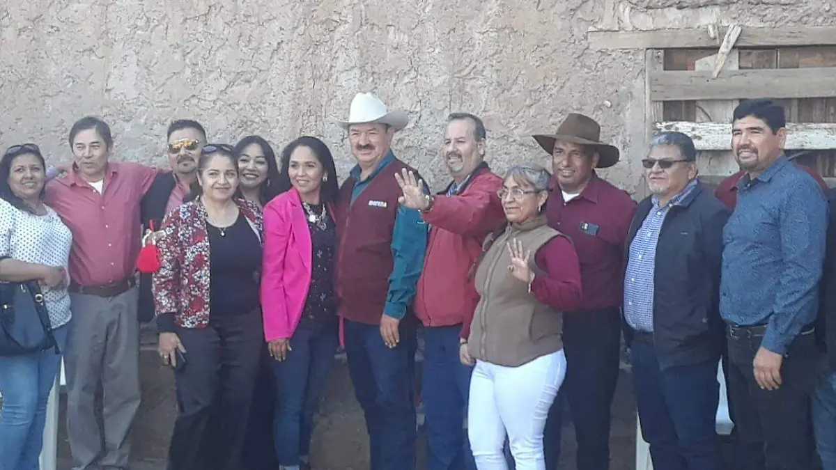 pRECANDIDATROS Y OTROS asistentes a reunión sabatin en Buenqavemntura 