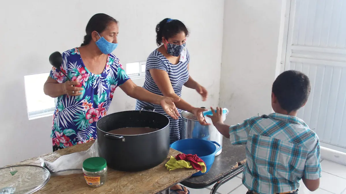 alimento a niños en riberas. olga casas (5)