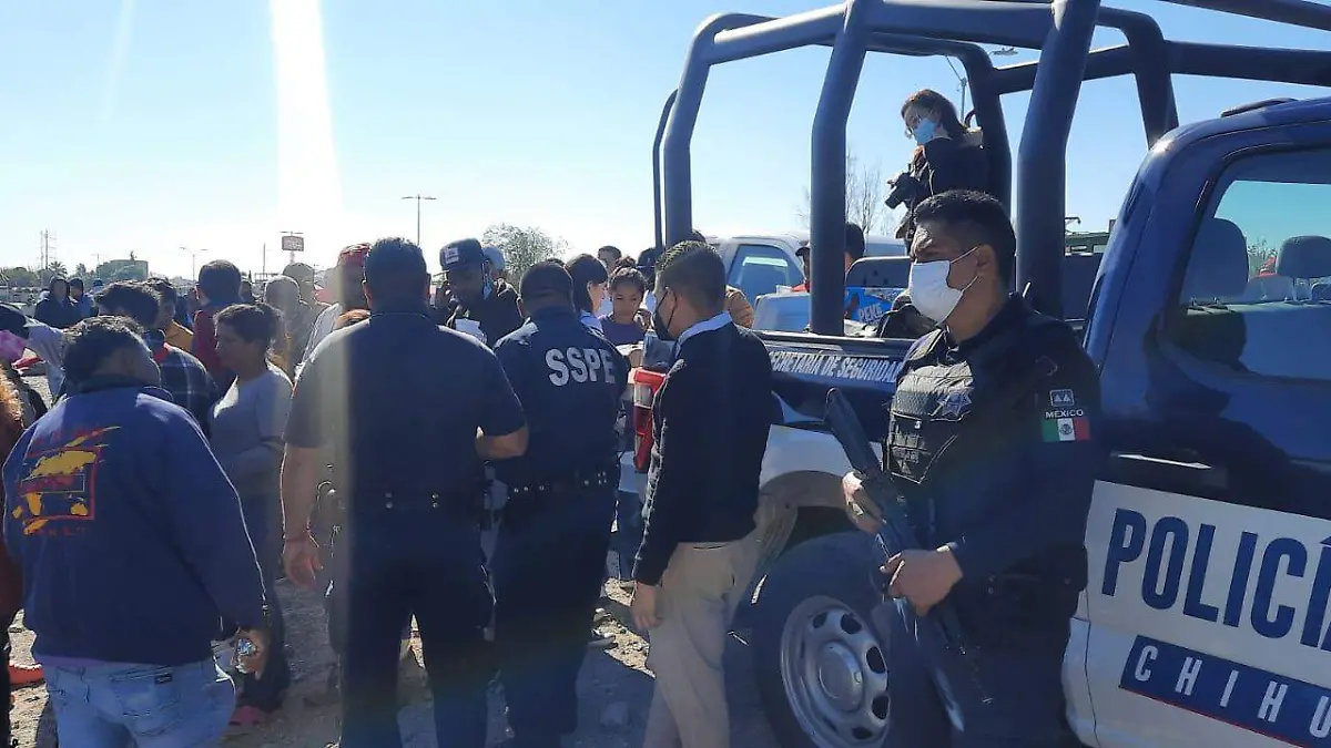 llevan alimentos a migrantes 2