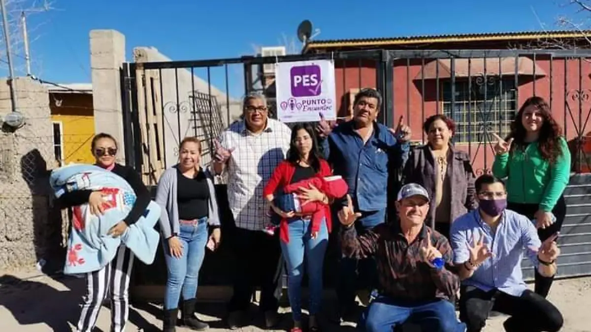 Diririgentes locales del PES con simpatizantes y de la diputada local Marisela Sáenz en una e la  Casas de Encuentro 