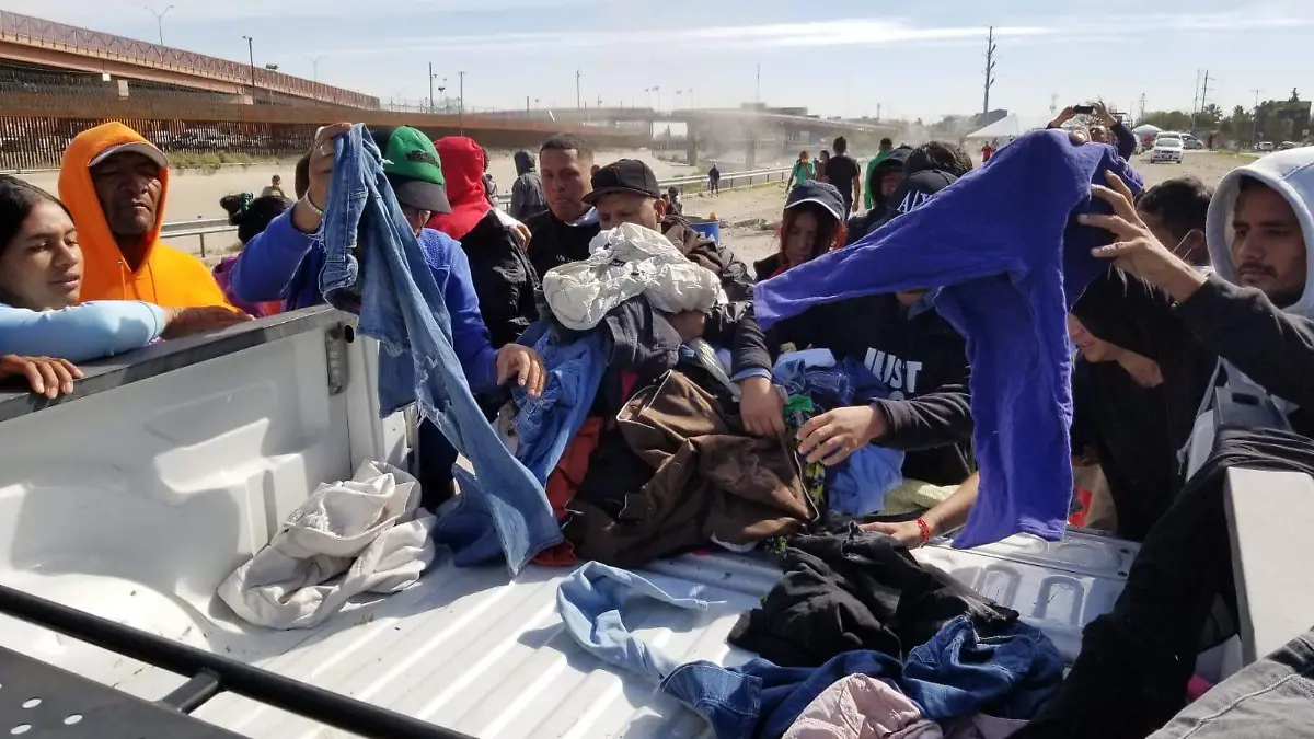 llevan ropa a los migrantes 5