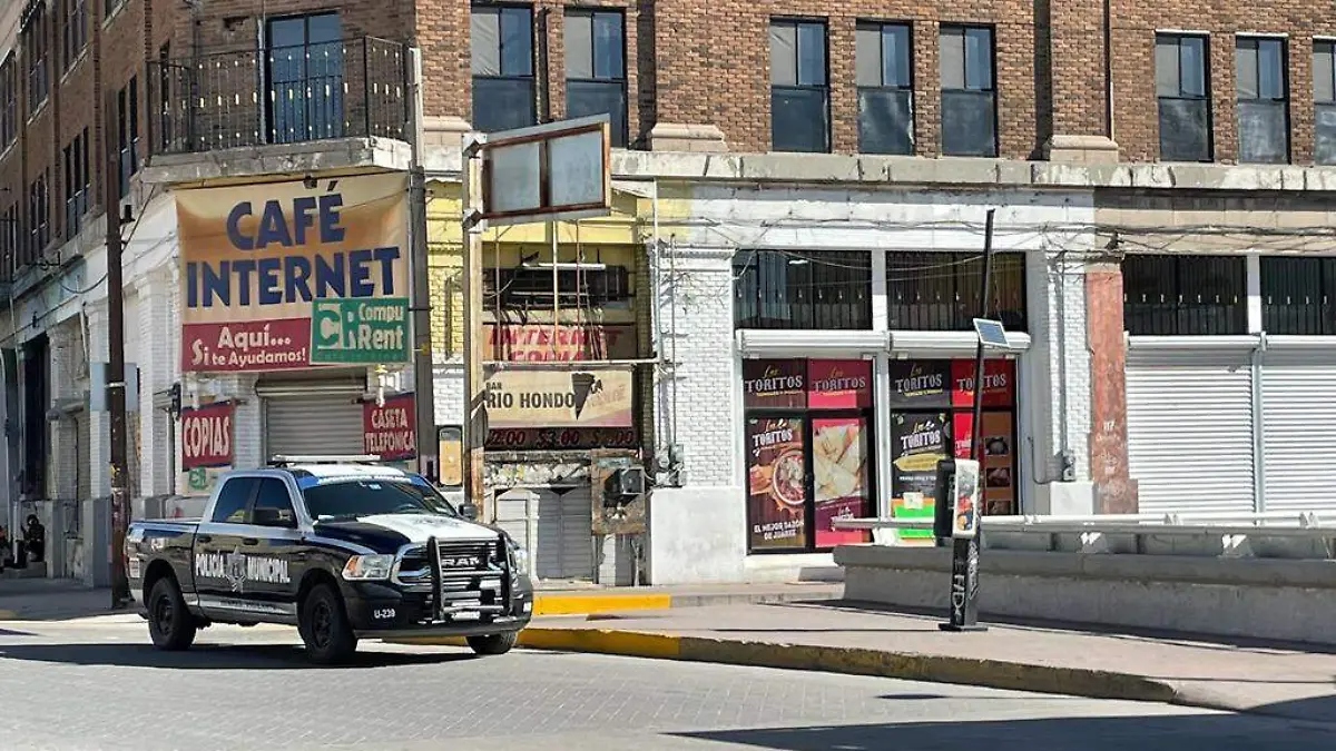 aseinan dentro de restaurant