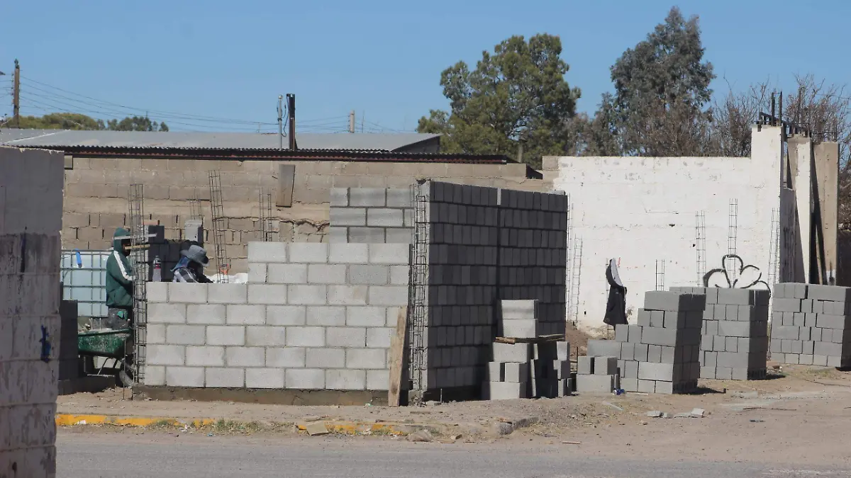 A toda prisa la construción de estacion de gas en calle Aldama y Mariano Matamoros, sin permisos delmunicipio 