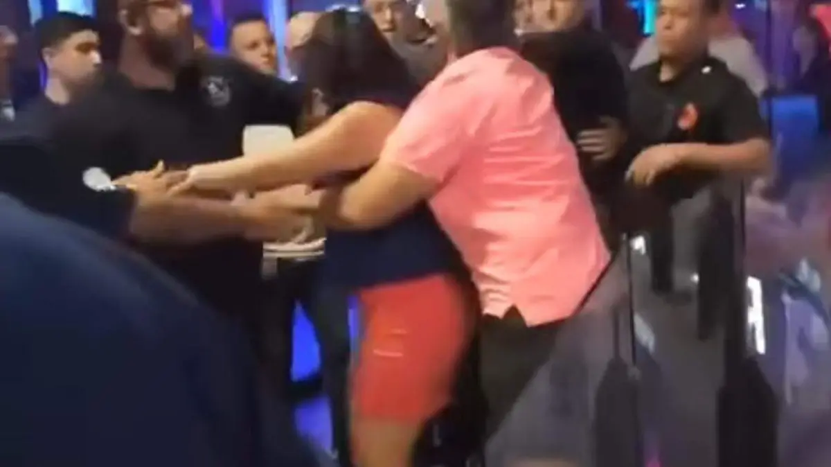 pelea en bar 