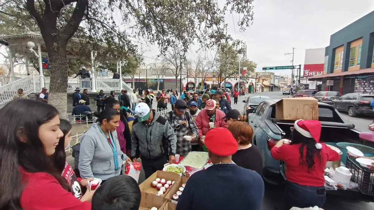 Reparten alimentos por 16 años consecutivos