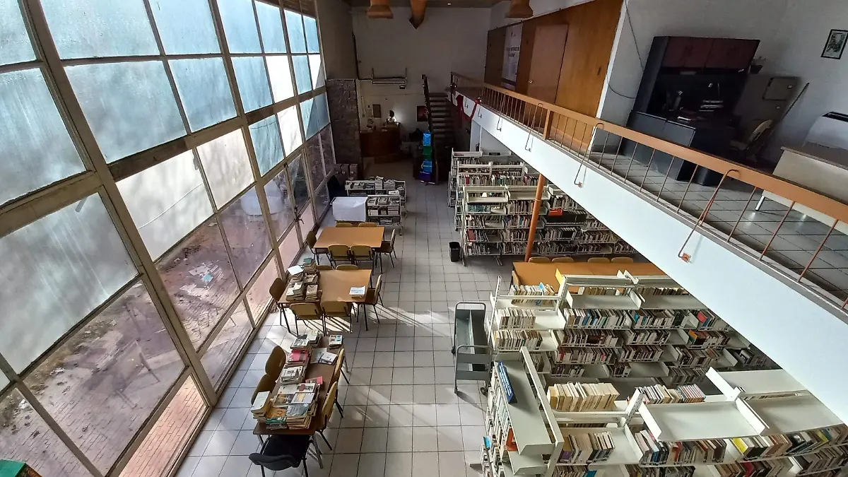 Interior biblioteca Tolentino
