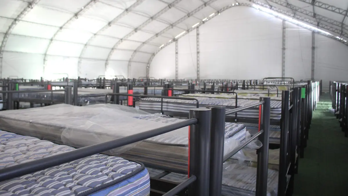 Interior de una de las carpas instalada en el Punto 