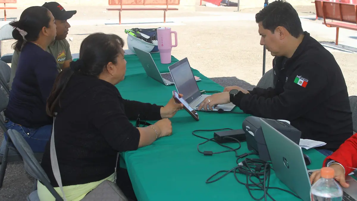 Empleado de CFE atendieron al exterior de un Parque en Riveras 
