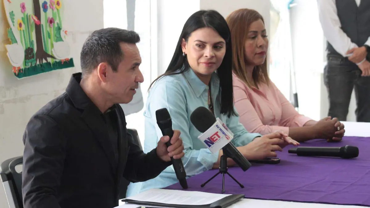 Lic. Austria Galindo , sub secretaria de desarrollo y bien comun.
Acompañados  de Ana María García Sánchez , Directora de Grupos Vulnerables