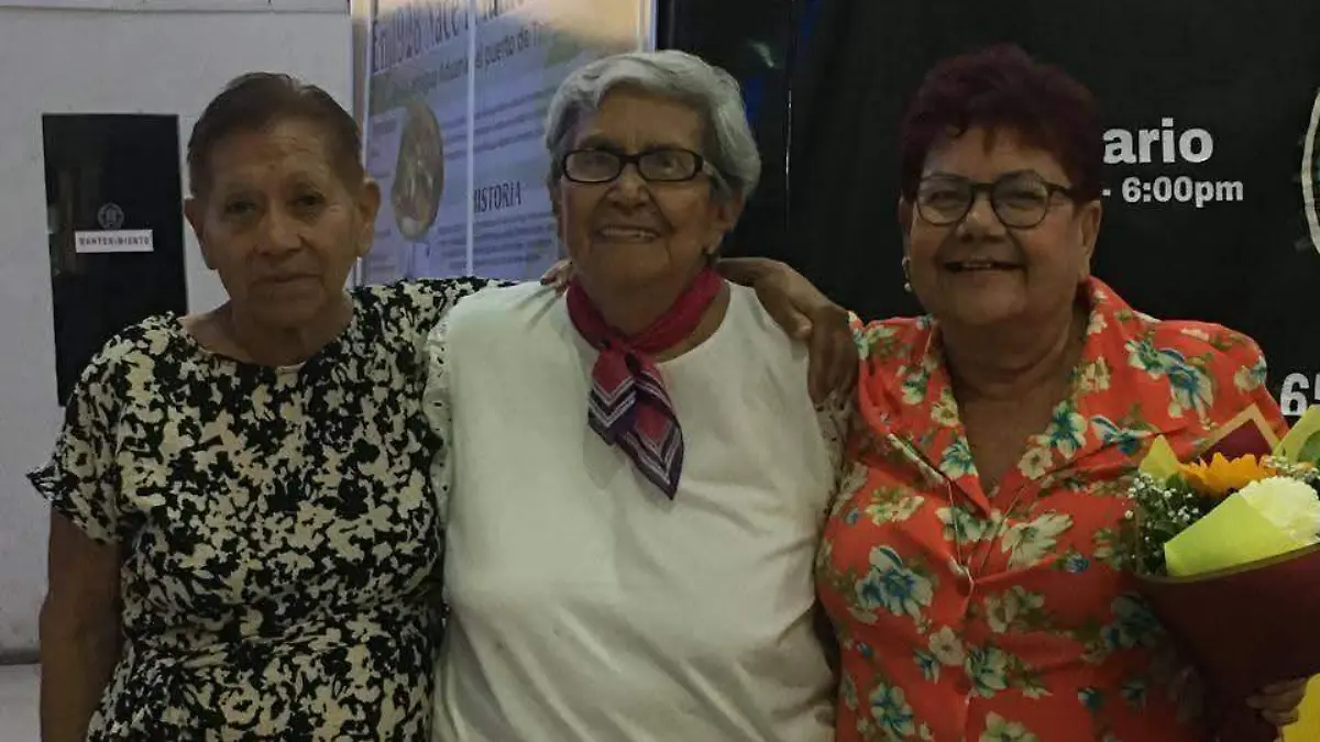 La chispa de Chayito encendió un club de baile para adultos mayores en Plaza de Las Américas