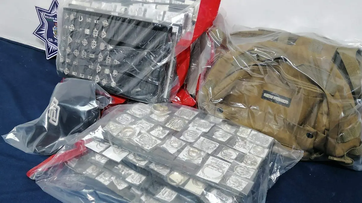 Detienen a dos hombres por intentar sobornar a policías con joyería robada en Ciudad Juárez