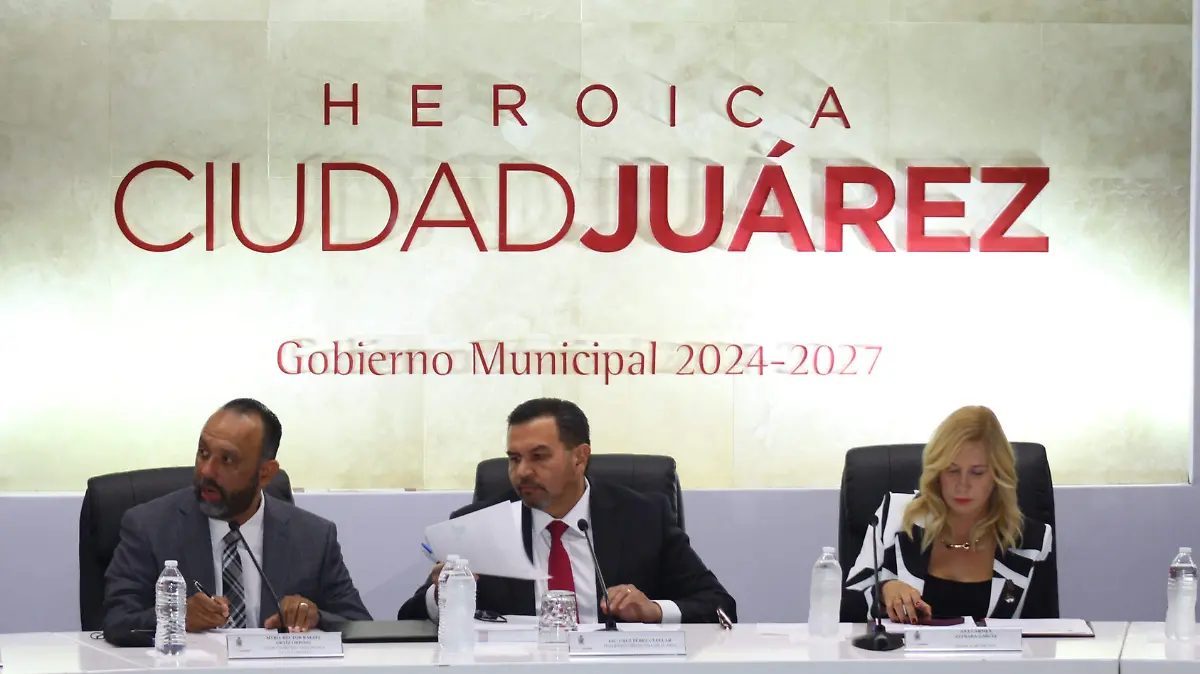 Cruz Pérez Cuéllar entrega su 1er informe ante el cabildo