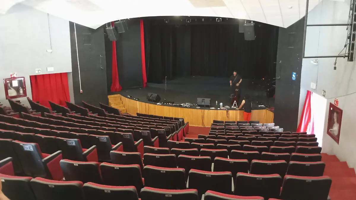 Edificio de el IMSS, mejor conocído conocído como teatro de la asegurada, ubicado en Panama y Av de la Raza 