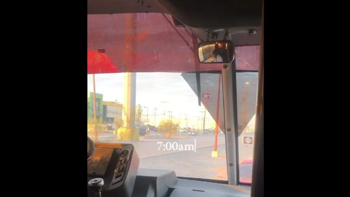 Trabajando turno extra en la maquila