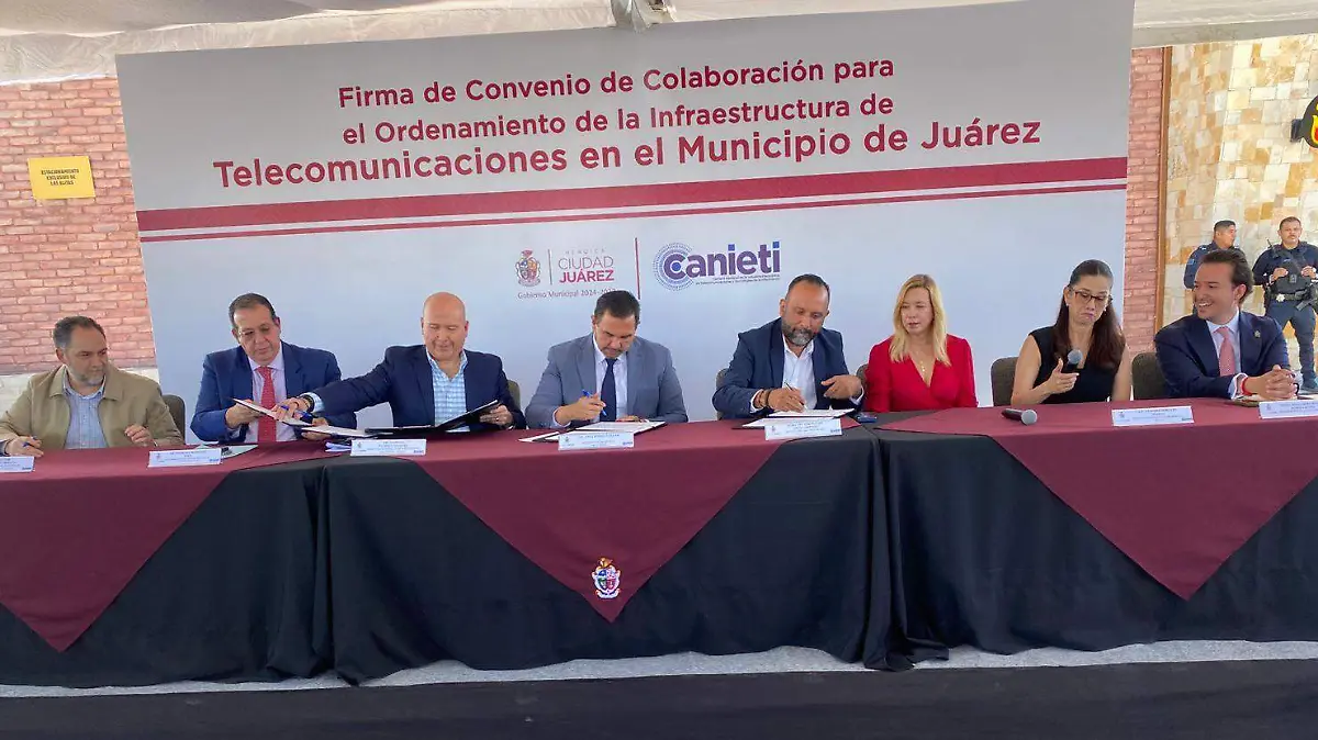Firma de convenio con canieti