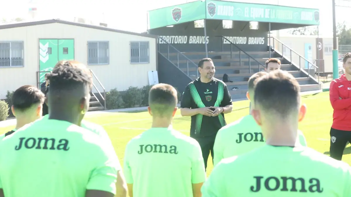 Alcalde visita a Bravos