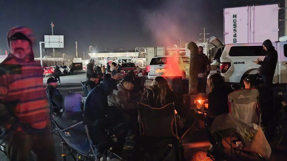 Bloquean productores agrícolas el puente Guadalupe-Tornillo en protesta nacional