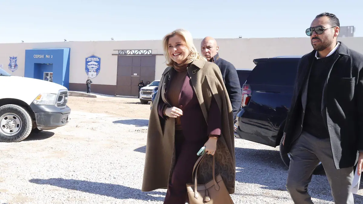 Llega la Gobernadora a las instalaciones de el CERSAI número dos ubicado en Colonia Carlos Chavita.