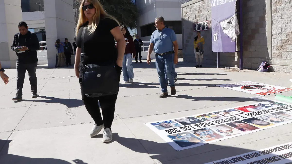 Deudos de los casos del crematorio plenitud llegaron muy puntuales para la cita con el fiscal y así atender la reunión.