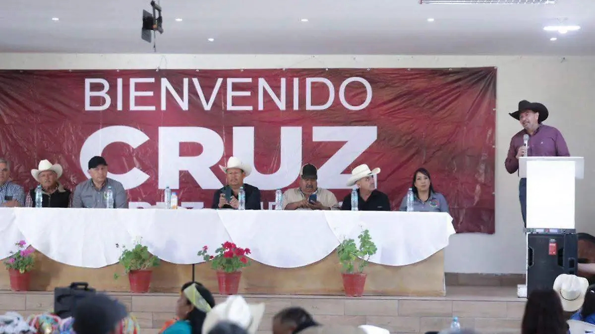 Alcalde Cruz Pérez Cuéllar recorre municipios serranos y participa en arranque del Ultra Maratón de Caballo Blanco