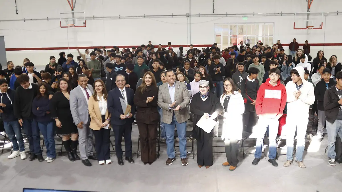 Compartir para transformar, el evento organizado por el DIF Municipal, recibe material de apoyo por parte de la Iglesia Jesús Cristo de los últimos años en el cual frente a jóvenes de diferentes cacef  fueron testigos de la aportación, evento realizado en el Gimnacio Kiki Romero al sur poniente de la ciudad. 