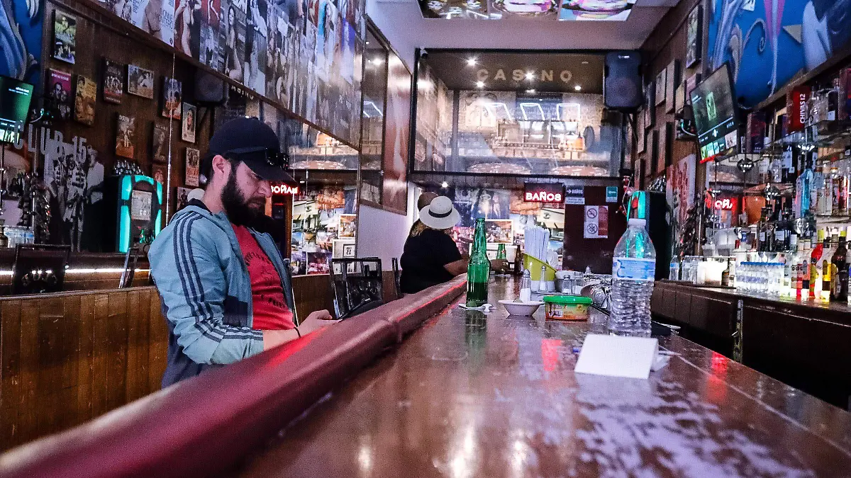 Bar el quince, bar y ambiente en toda la Juárez.