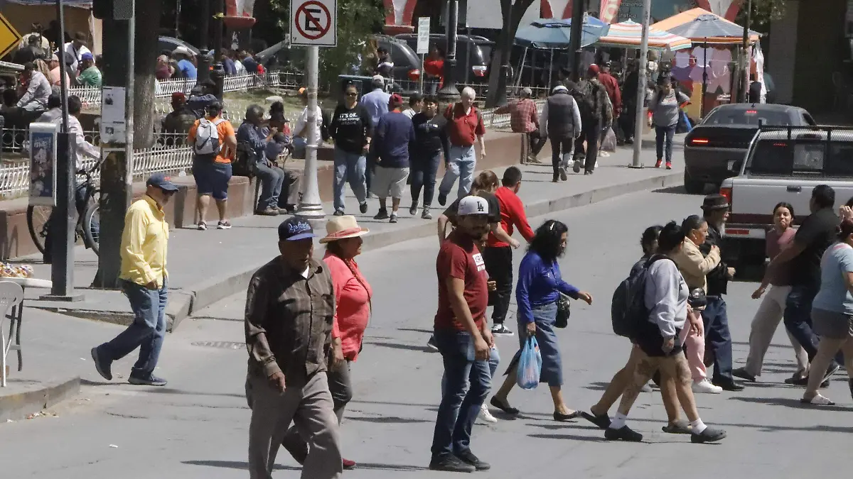 La mala calidad de el aire en la ciudad afecta a las personas de cualquier edad. 
