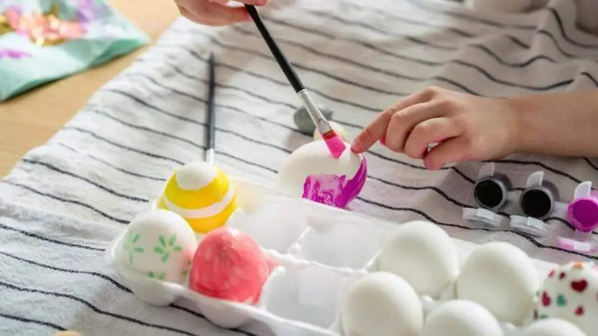 Huevos y canastas de pascua