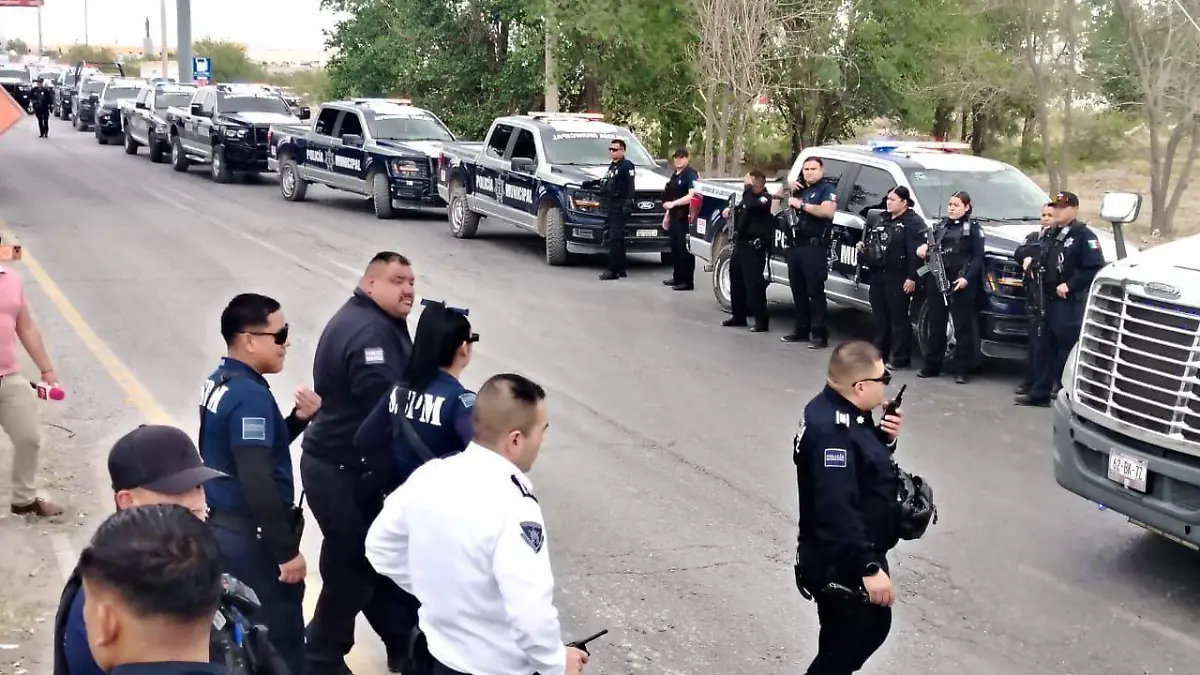 Policías en bloqueo