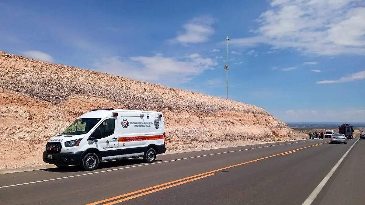 Volcadura en el libramiento Samalayuca-Juárez-Tornillo deja una persona lesionada