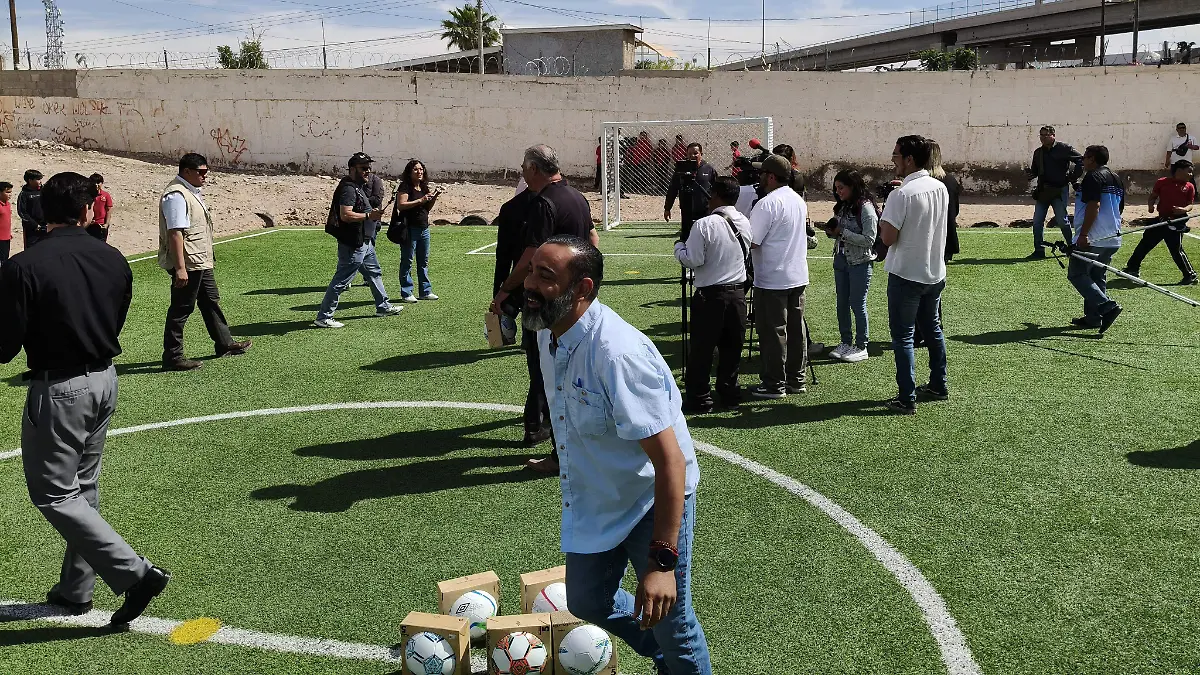 Entrega Municipio canchas deportivas en primaria Plan de Ayala