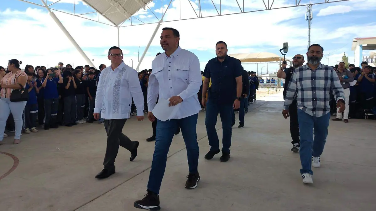 Entrega de obras en secundarias