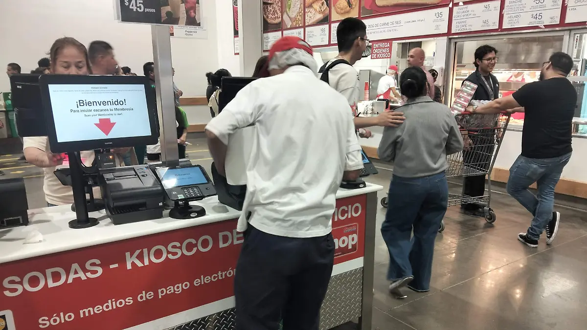 Encarecen alimentos preparados fuera de casa, algunas familias prefieren comprar en supermercados  que salir a restaurantes