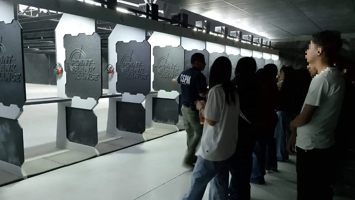 Jóvenes conocen de cerca la labor policial en recorrido por la Academia de Seguridad