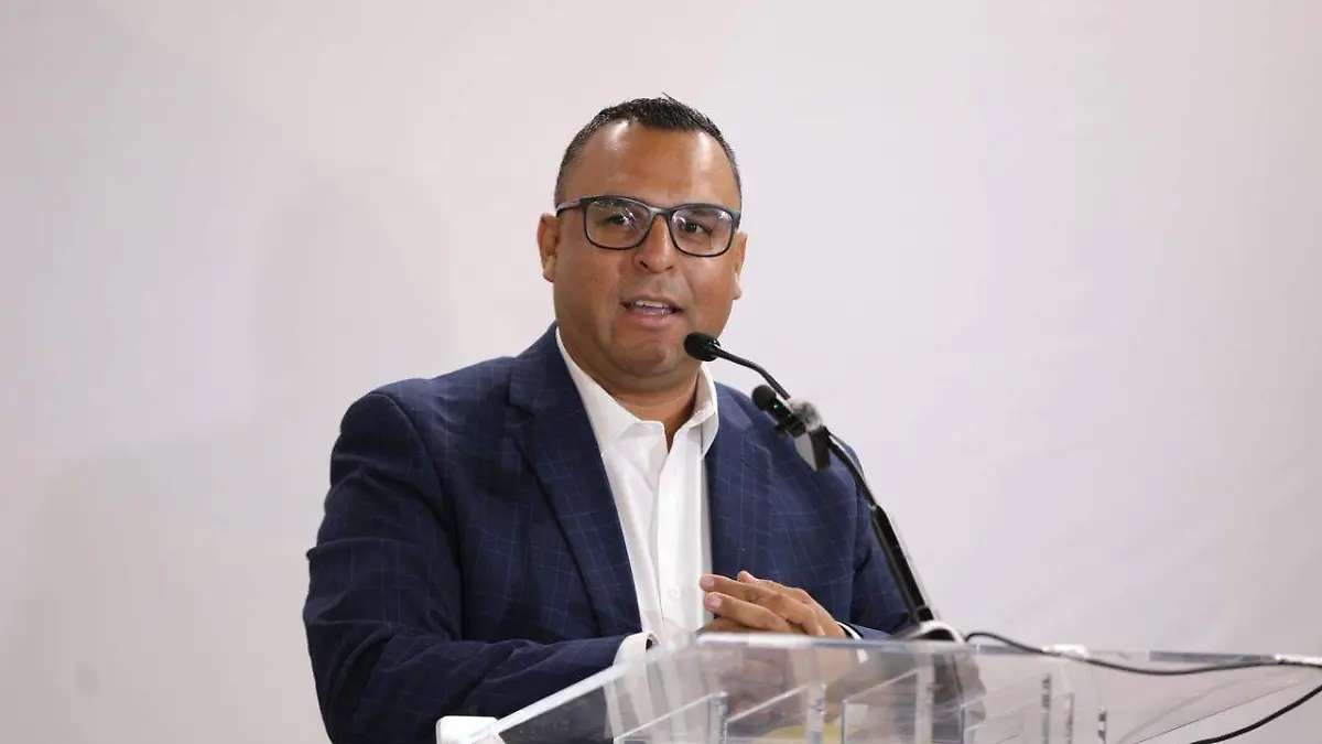 Guillermo Alvidrez director de Educación